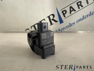 Gebruikte Airbag Sensor Mercedes E Estate (S213) E-200d 2.0 Turbo 16V Prijs € 15,00 Margeregeling aangeboden door Sterparts Mercedes specialist