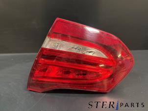 Gebruikte Achterlicht rechts Mercedes C Estate (S205) C-350 e 2.0 16V Prijs € 49,50 Margeregeling aangeboden door Sterparts Mercedes specialist