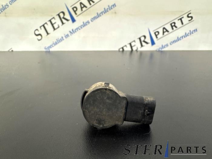 PDC Sensor van een Mercedes-Benz C Estate (S205) C-350 e 2.0 16V 2015