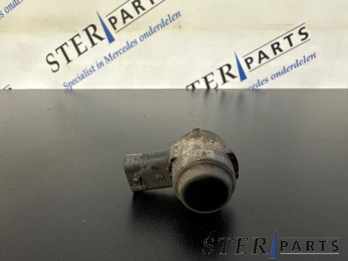 PDC Sensor van een Mercedes-Benz C Estate (S205) C-350 e 2.0 16V 2015