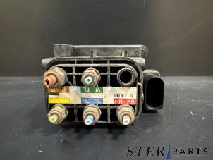 Gebruikte Luchtvering module Mercedes C Estate (S205) C-350 e 2.0 16V Prijs € 99,50 Margeregeling aangeboden door Sterparts Mercedes specialist