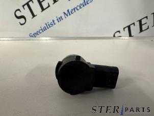 Gebruikte PDC Sensor Mercedes E Estate (S213) E-200d 2.0 Turbo 16V Prijs € 19,95 Margeregeling aangeboden door Sterparts Mercedes specialist