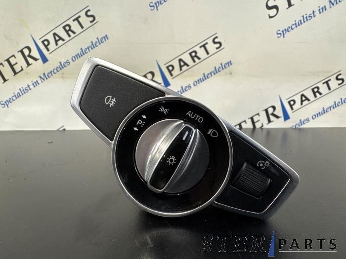 Licht Schakelaar van een Mercedes-Benz C Estate (S205) C-350 e 2.0 16V 2015