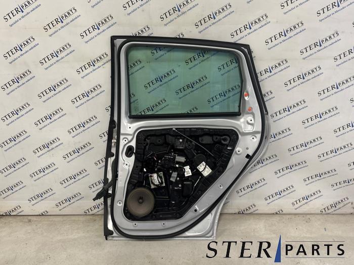 Portier 4Deurs rechts-achter van een Mercedes-Benz B (W247) 2.0 B-200d 2019