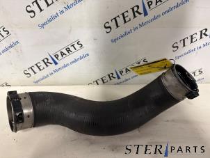 Gebruikte Intercooler Slang Mercedes E Estate (S212) E-220 CDI 16V BlueEfficiency Prijs € 19,95 Margeregeling aangeboden door Sterparts Mercedes specialist