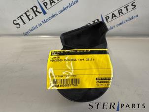 Gebruikte Claxon Mercedes E Estate (S212) E-220 CDI 16V BlueEfficiency Prijs € 19,50 Margeregeling aangeboden door Sterparts Mercedes specialist