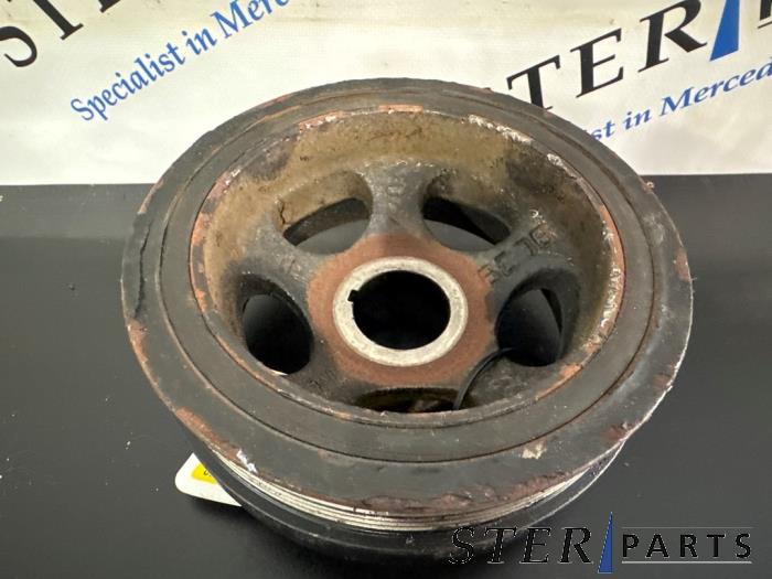 Gebruikte Krukas Poelie Mercedes C (W204) 3.0 C-320 CDI V6 24V 4-Matic Prijs € 24,50 Margeregeling aangeboden door Sterparts Mercedes specialist