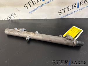 Gebruikte Injector brug Mercedes C (W204) 3.0 C-320 CDI V6 24V 4-Matic Prijs € 39,50 Margeregeling aangeboden door Sterparts Mercedes specialist