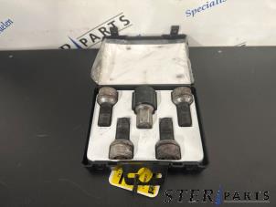 Gebruikte Wielslot Set Mercedes B (W247) 2.0 B-200d Prijs € 29,95 Margeregeling aangeboden door Sterparts Mercedes specialist