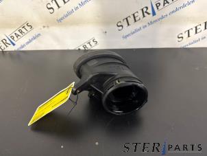 Gebruikte Intercooler Buis Mercedes E (W211) 2.7 E-270 CDI 20V Prijs € 14,95 Margeregeling aangeboden door Sterparts Mercedes specialist