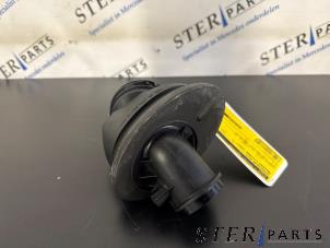 Gebruikte Intercooler Buis Mercedes E (W211) 2.7 E-270 CDI 20V Prijs € 14,95 Margeregeling aangeboden door Sterparts Mercedes specialist