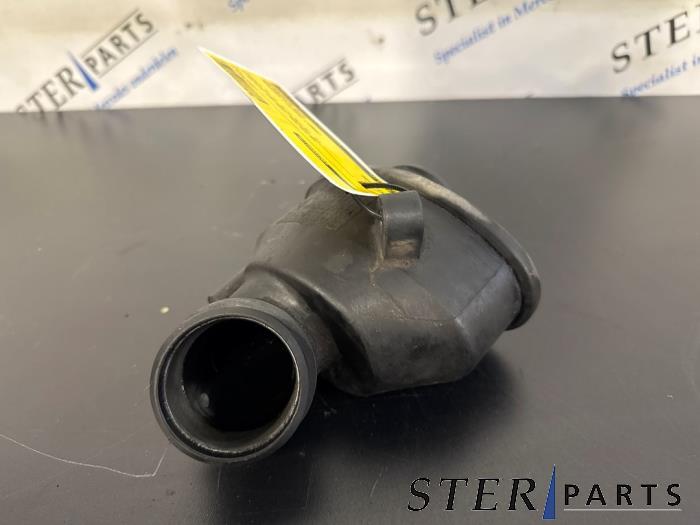 Gebruikte Intercooler Buis Mercedes C (W202) 2.2 C-200 CDI 16V Prijs € 14,95 Margeregeling aangeboden door Sterparts Mercedes specialist