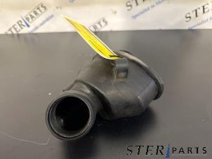 Gebruikte Intercooler Buis Mercedes C (W202) 2.2 C-200 CDI 16V Prijs € 14,95 Margeregeling aangeboden door Sterparts Mercedes specialist