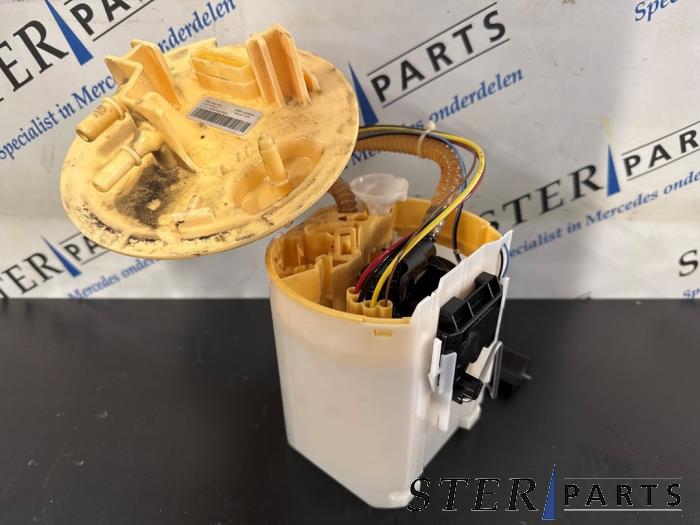 Gebruikte Tank element Pomp Mercedes B (W247) 2.0 B-200d Prijs € 94,50 Margeregeling aangeboden door Sterparts Mercedes specialist