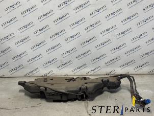 Gebruikte Tank adblue Mercedes B (W247) 2.0 B-200d Prijs € 274,50 Margeregeling aangeboden door Sterparts Mercedes specialist