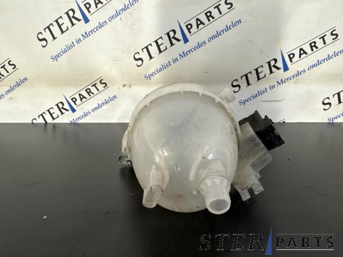 Expansievat van een Mercedes-Benz C Estate (S205) C-350 e 2.0 16V 2015