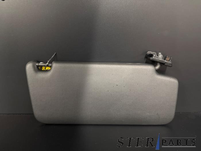 Zonneklep van een Mercedes-Benz C Estate (S205) C-350 e 2.0 16V 2015