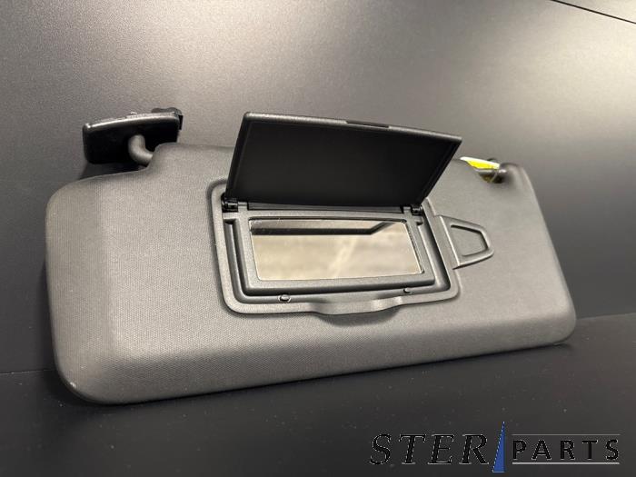 Zonneklep van een Mercedes-Benz C Estate (S205) C-350 e 2.0 16V 2015