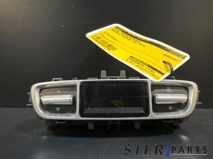 Kachel Bedieningspaneel van een Mercedes-Benz C Estate (S205) C-350 e 2.0 16V 2015