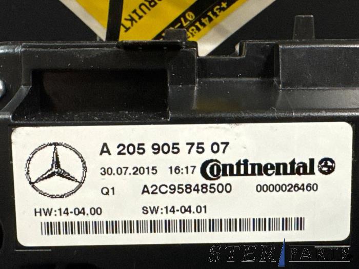 Kachel Bedieningspaneel van een Mercedes-Benz C Estate (S205) C-350 e 2.0 16V 2015