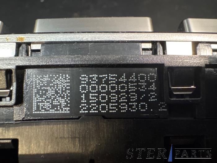 Kachel Bedieningspaneel van een Mercedes-Benz C Estate (S205) C-350 e 2.0 16V 2015