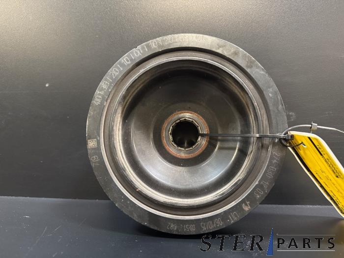 Gebruikte Krukas Poelie Mercedes C Estate (S205) C-350 e 2.0 16V Prijs € 29,50 Margeregeling aangeboden door Sterparts Mercedes specialist