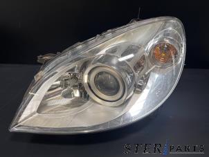 Gebruikte Koplamp links Mercedes B (W245) 2.0 B-200 16V Turbo Prijs € 174,50 Margeregeling aangeboden door Sterparts Mercedes specialist