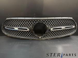 Gebruikte Grille Mercedes GLC (X254) 2.0 200 16V 4-Matic Prijs € 119,50 Margeregeling aangeboden door Sterparts Mercedes specialist