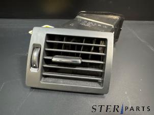 Gebruikte Luchtrooster Dashboard Mercedes B (W245) 2.0 B-200 16V Turbo Prijs € 14,95 Margeregeling aangeboden door Sterparts Mercedes specialist