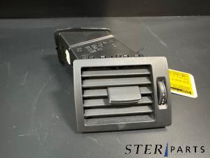 Gebruikte Luchtrooster Dashboard Mercedes B (W245) 2.0 B-200 16V Turbo Prijs € 14,95 Margeregeling aangeboden door Sterparts Mercedes specialist