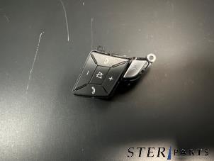 Gebruikte Radiobediening Stuur Mercedes C Estate (S204) 2.2 C-180 CDI 16V BlueEFFICIENCY Prijs € 29,95 Margeregeling aangeboden door Sterparts Mercedes specialist