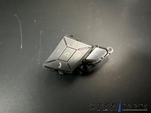 Gebruikte Radiobediening Stuur Mercedes C Estate (S204) 2.2 C-180 CDI 16V BlueEFFICIENCY Prijs € 29,95 Margeregeling aangeboden door Sterparts Mercedes specialist