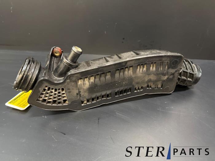 Gebruikte Intercooler Buis Mercedes SLK (R171) 1.8 200 K 16V Prijs € 29,50 Margeregeling aangeboden door Sterparts Mercedes specialist