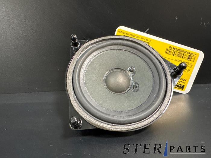 Gebruikte Luidspreker Mercedes C (W205) C-200 2.0 CGI 16V Prijs € 12,95 Margeregeling aangeboden door Sterparts Mercedes specialist