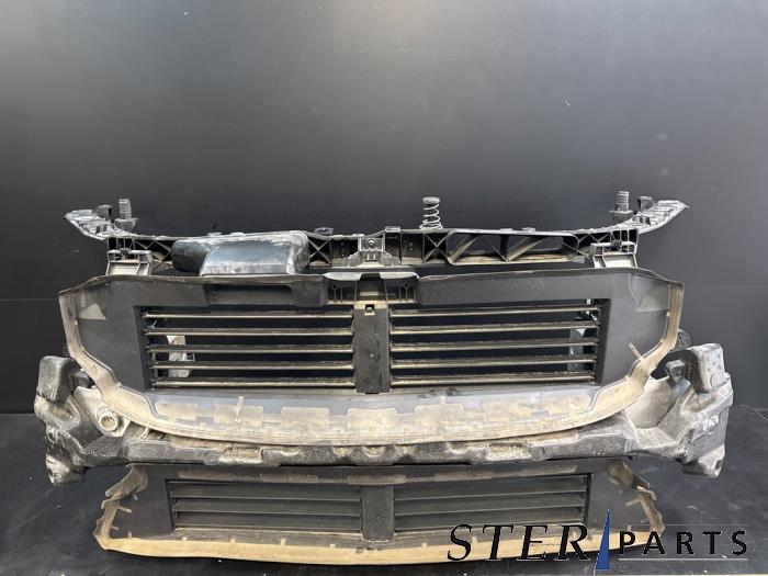 Gebruikte Frontpaneel Mercedes GLB (247.6) 2.0 GLB-220d 4-Matic Prijs € 719,95 Inclusief btw aangeboden door Sterparts Mercedes specialist