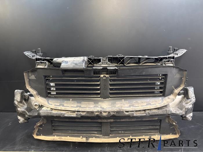Gebruikte Frontpaneel Mercedes GLB (247.6) 2.0 GLB-220d 4-Matic Prijs € 719,95 Inclusief btw aangeboden door Sterparts Mercedes specialist
