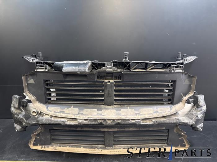 Gebruikte Frontpaneel Mercedes GLB (247.6) 2.0 GLB-220d 4-Matic Prijs € 719,95 Inclusief btw aangeboden door Sterparts Mercedes specialist