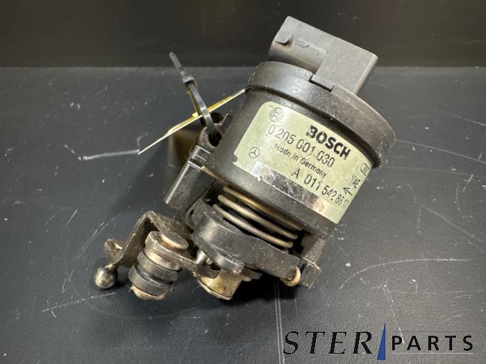 Gebruikte Gaspedaalpositie Sensor Mercedes Sprinter 2t (901/902) 210D Prijs € 134,95 Margeregeling aangeboden door Sterparts Mercedes specialist
