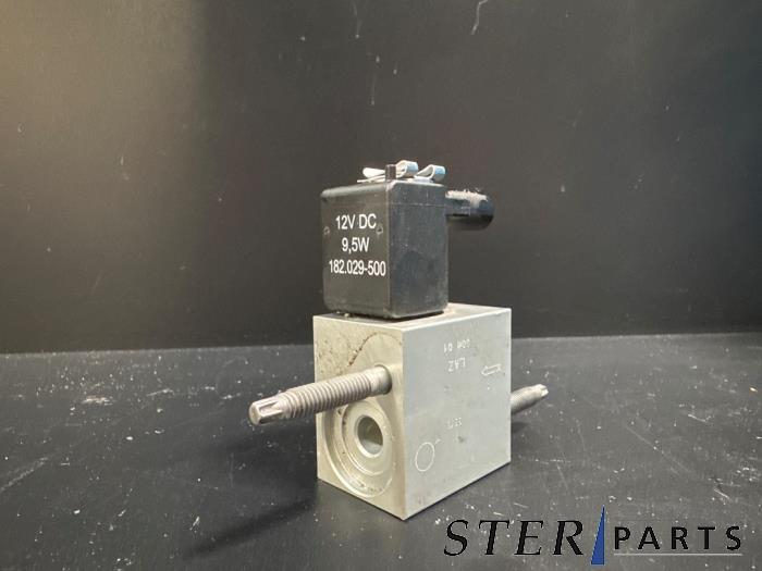Gebruikte Expansieklep airco Mercedes C Estate (S205) C-350 e 2.0 16V Prijs € 34,95 Margeregeling aangeboden door Sterparts Mercedes specialist