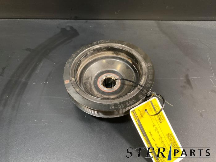 Gebruikte Krukas Poelie Mercedes C Estate (S205) C-350 e 2.0 16V Prijs € 29,50 Margeregeling aangeboden door Sterparts Mercedes specialist