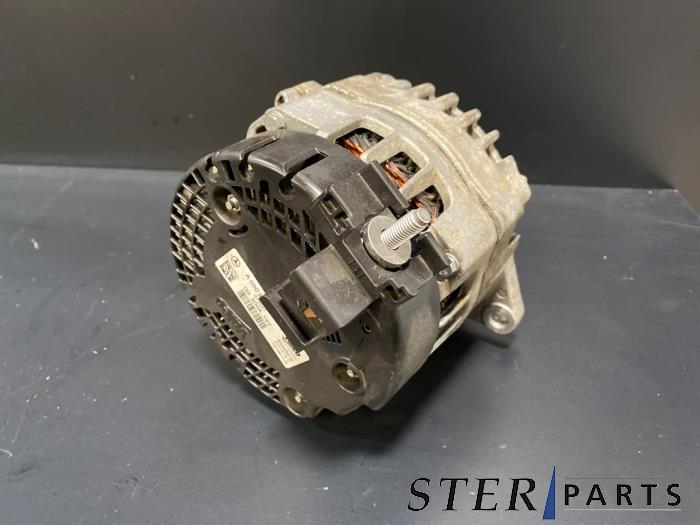 Dynamo van een Mercedes-Benz A (177.0) 2.0 A-220 Turbo 16V 2022