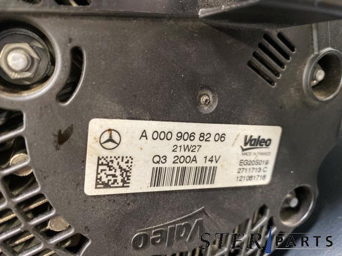 Dynamo van een Mercedes-Benz A (177.0) 2.0 A-220 Turbo 16V 2022