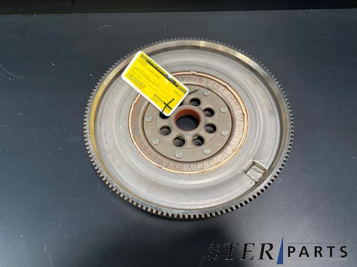 Gebruikte Vliegwiel Mercedes A (177.0) 2.0 A-220 Turbo 16V Prijs € 94,50 Margeregeling aangeboden door Sterparts Mercedes specialist