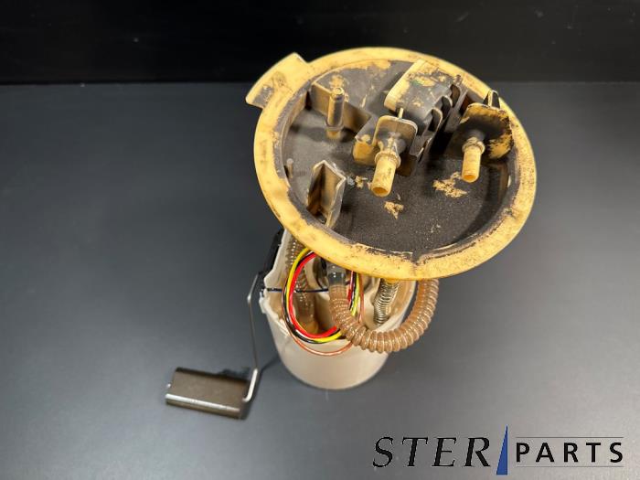 Gebruikte Tank element Pomp Mercedes A (W176) 2.2 A-220 CDI 16V Prijs € 49,50 Margeregeling aangeboden door Sterparts Mercedes specialist