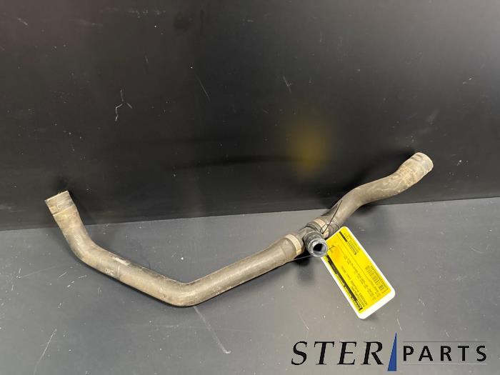 Gebruikte Koelwaterslang Mercedes A (W176) 2.2 A-220 CDI 16V Prijs € 13,95 Margeregeling aangeboden door Sterparts Mercedes specialist
