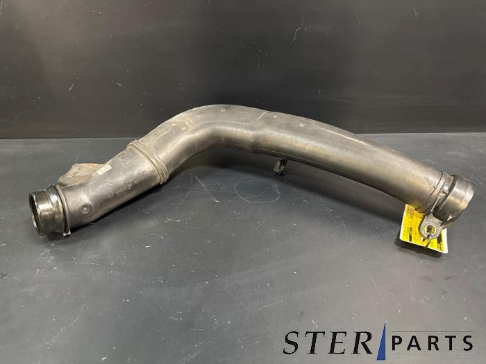 Gebruikte Intercooler Buis Mercedes A (W176) 2.2 A-220 CDI 16V Prijs € 24,50 Margeregeling aangeboden door Sterparts Mercedes specialist