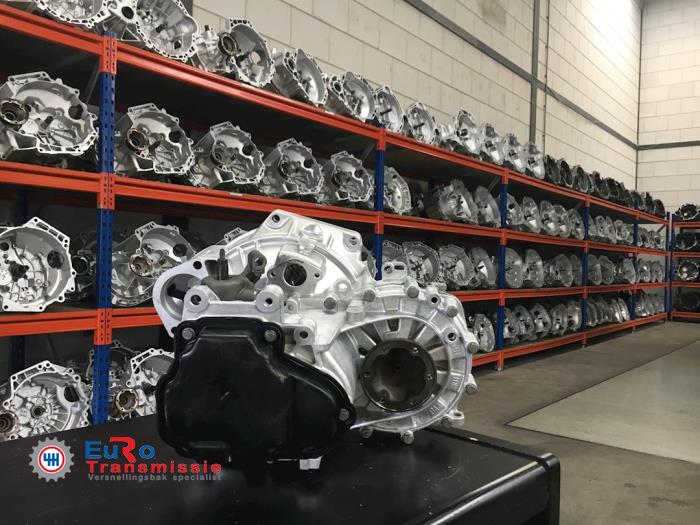 Versnellingsbak van een Volkswagen Caddy III (2KA,2KH,2CA,2CH) 1.6 TDI 16V 2015