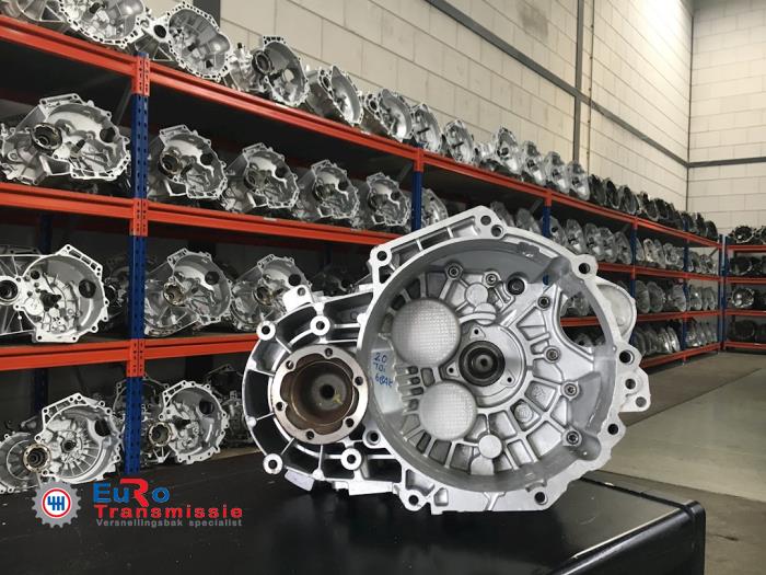 Versnellingsbak van een Volkswagen Touran (1T1/T2) 2.0 TDI 16V 136 2010