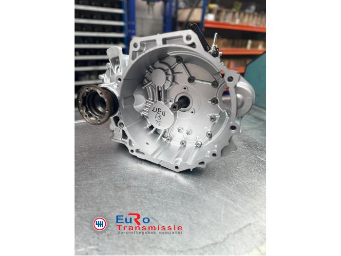 Versnellingsbak van een Skoda Octavia (NXAA) 1.5 TSI 16V 2020