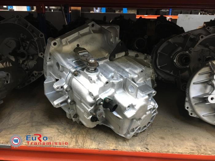 Versnellingsbak van een Renault Trafic New (FL) 2.5 dCi 16V 135 2004